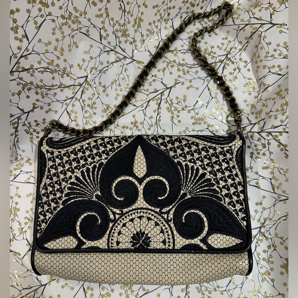 Isabella fiori embroidered handbag black and white